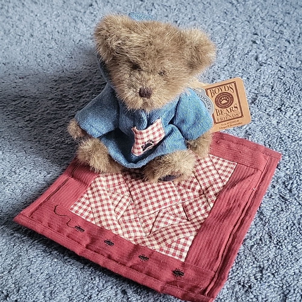 Boyds Bears & Friends stuffed Morgan B. Berriweather and blanket. Like‎ new.